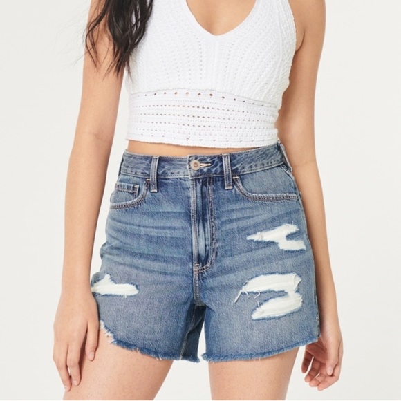 Hollister Ultra High Rise Distressed 90s Short - Picture 1 of 10